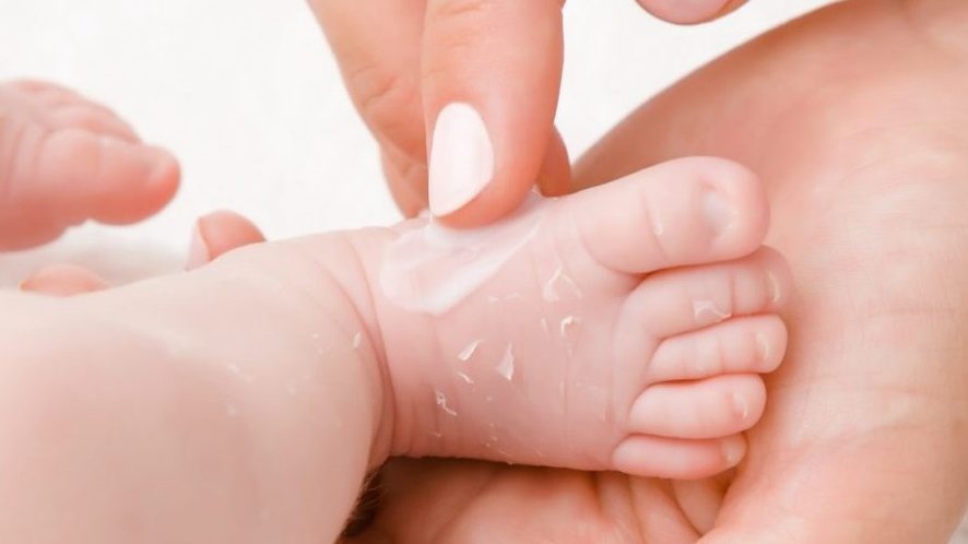 Tìm hiểu nguyên nhân da khô ở trẻ sơ sinh