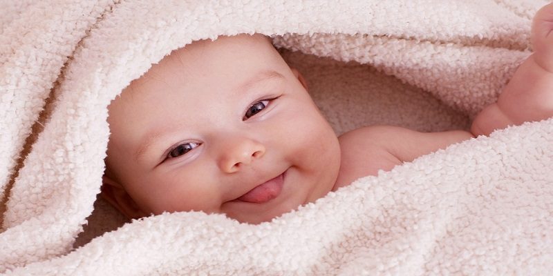 Nếu tình trạng da khô ở trẻ sơ sinh không cải thiện bạn nên đưa trẻ đi thăm khám