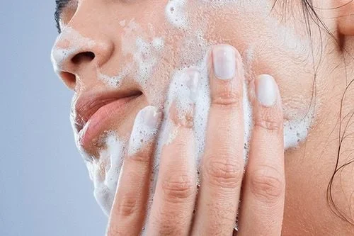 Những nguyên nhân khiến da khô sau khi rửa mặt