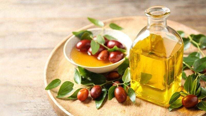 Những lưu ý khi dùng dầu dưỡng tự nhiên cho da hỗn hợp