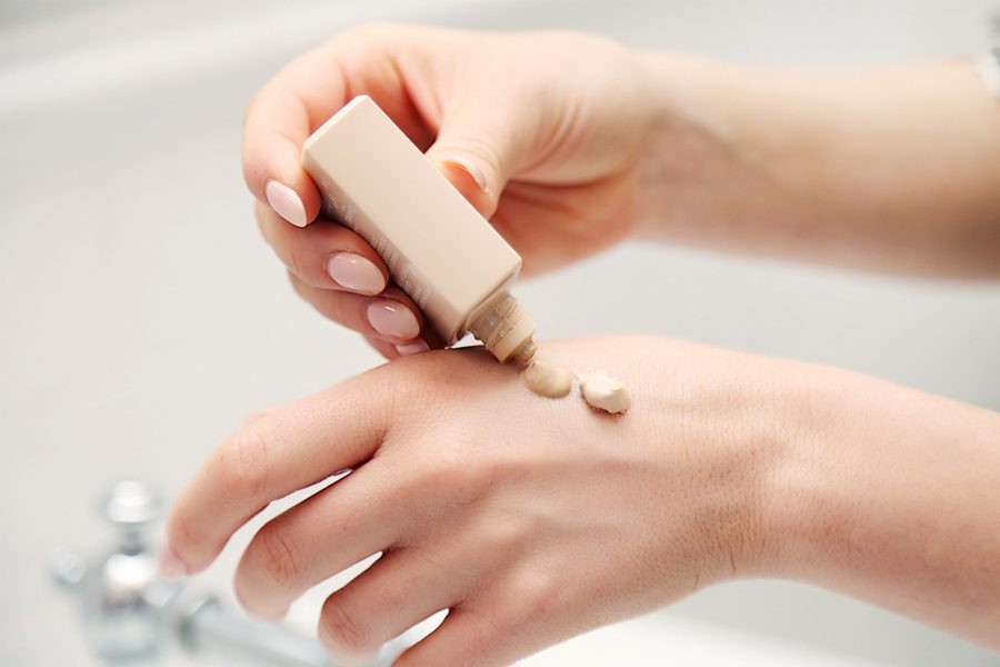 Lưu ý khi áp dụng foundation kiềm dầu cho da hỗn hợp