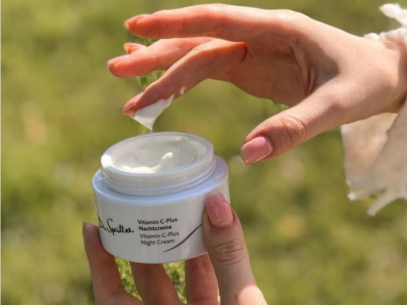 Tại sao nên dùng kem chống lão hóa cho tuổi tiền mãn kinh