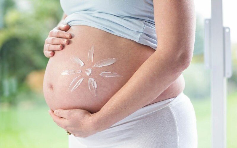 Có nên chọn kem chống nắng cho bà bầu hằng ngày không
