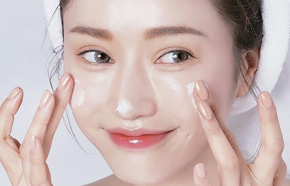 Lưu ý khi dùng kem dưỡng trắng da mặt cho da hỗn hợp