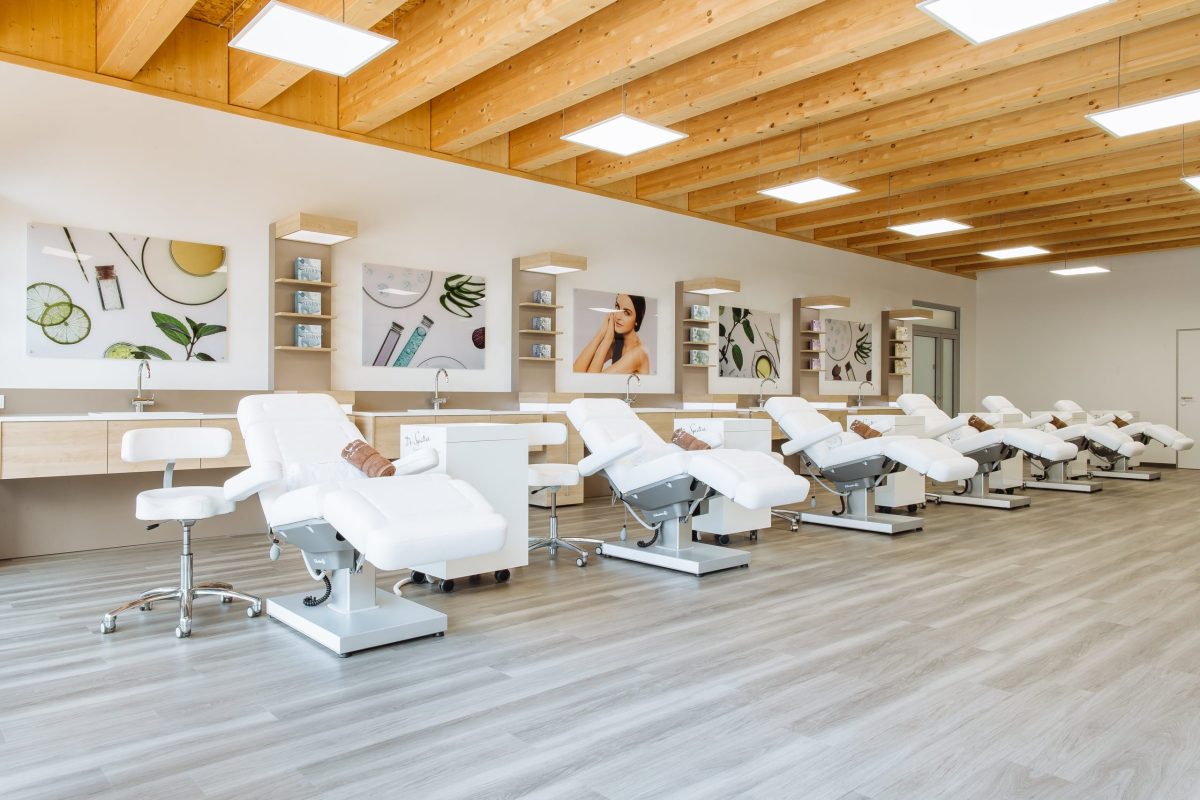Mở spa cần bao nhiêu vốn, các yếu tố ảnh hưởng đến vốn kinh doanh spa