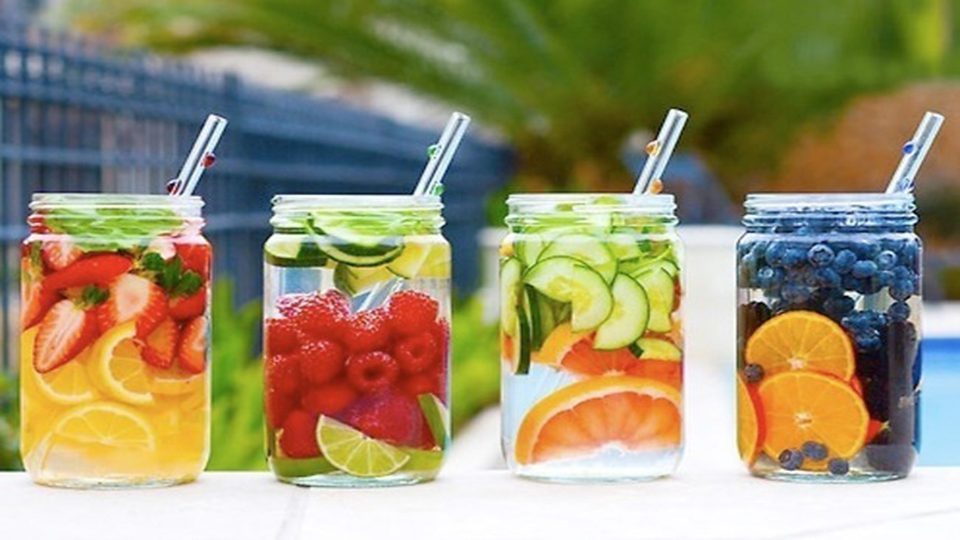 Nên uống gì để da bớt tiết dầu? Tham khảo những loại thức uống giúp kiềm dầu cho da