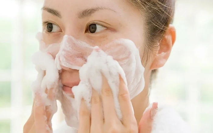 Những lưu ý khi chọn sữa rửa mặt cho da hỗn hợp thiên dầu