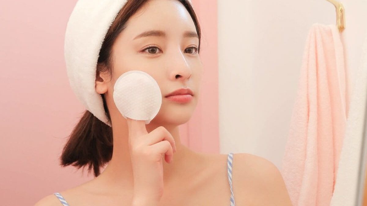 Tại sao nên dùng toner cho da dầu mụn lỗ chân lông to