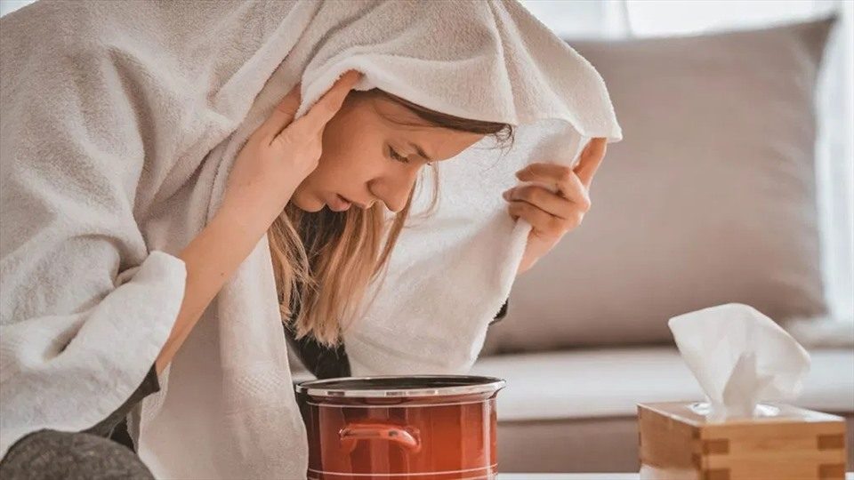 Sau khi xông hơi, dùng serum hoặc ampoule từ Dr‑Spiller.vn ngay lúc da còn thơm mát sau khi se lỗ chân lông để tăng cường hiệu quả phục hồi và giữ ẩm.