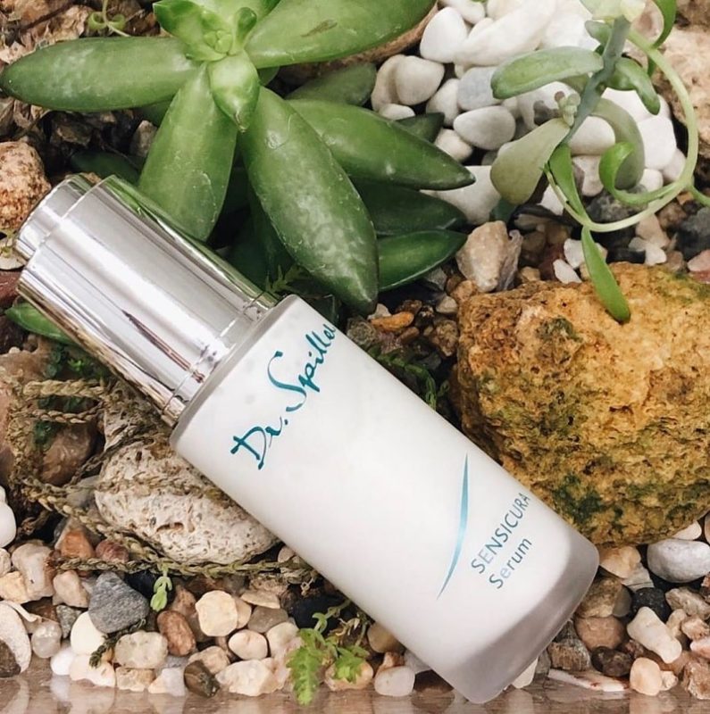 Sử dụng serum là cách dưỡng ẩm cho da nhạy cảm nhanh chóng