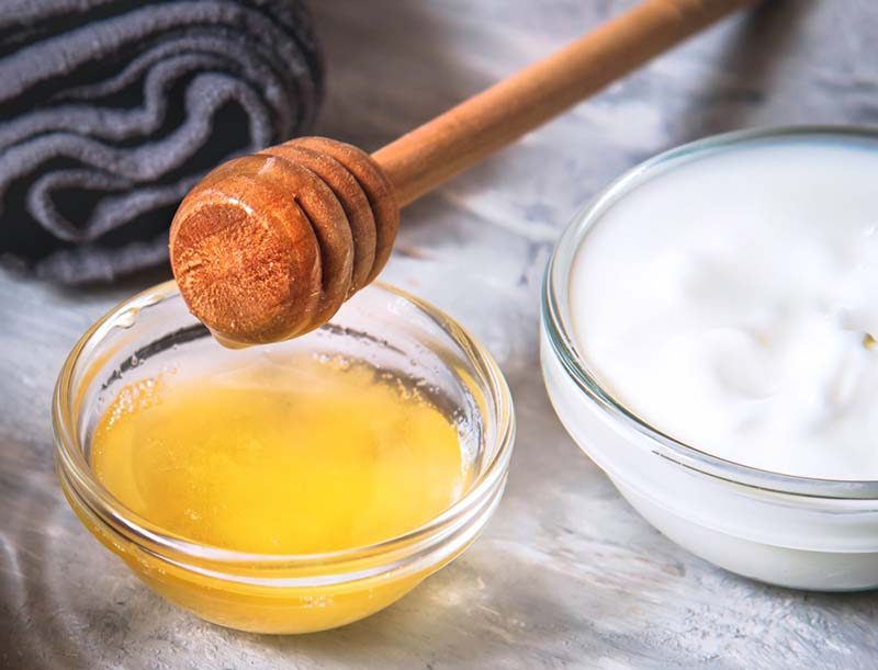 Kết hợp sản phẩm trị nám chuyên sâu sau khi thực hiện cách làm mờ nám bằng mật ong