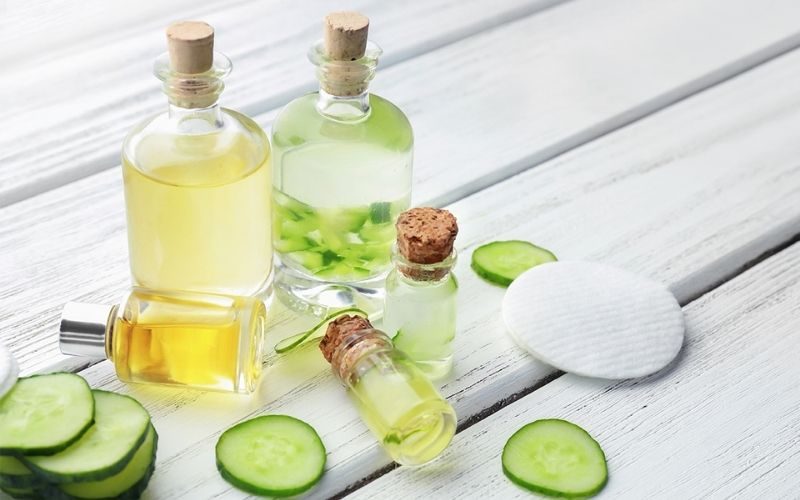 Lưu ý khi chọn nguyên liệu thực hiện cách làm toner thiên nhiên cho da nhạy cảm