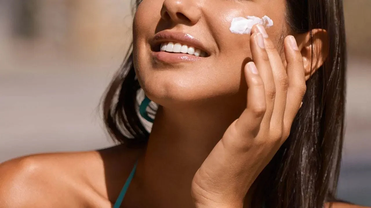 Giải pháp toàn diện giúp tắm biển không lo đen da