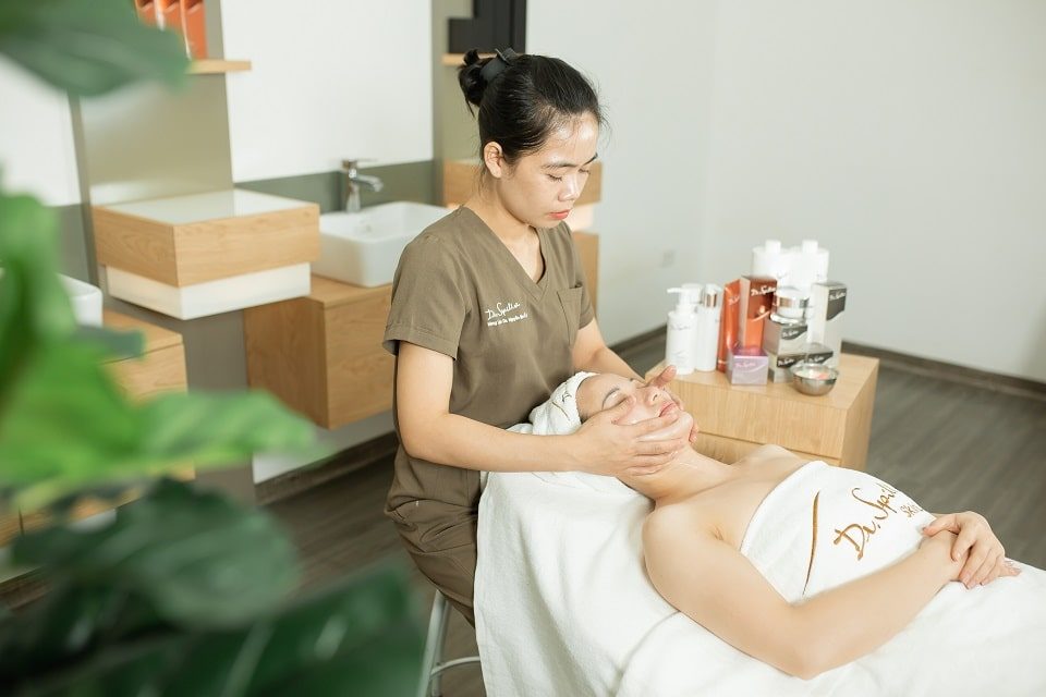 Quy trình chăm sóc da mặt mỏng nhạy cảm hàng ngày