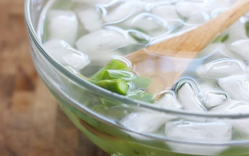 Có nên rửa mặt bằng nước đá không? Lợi ích khi rửa mặt bằng nước đá