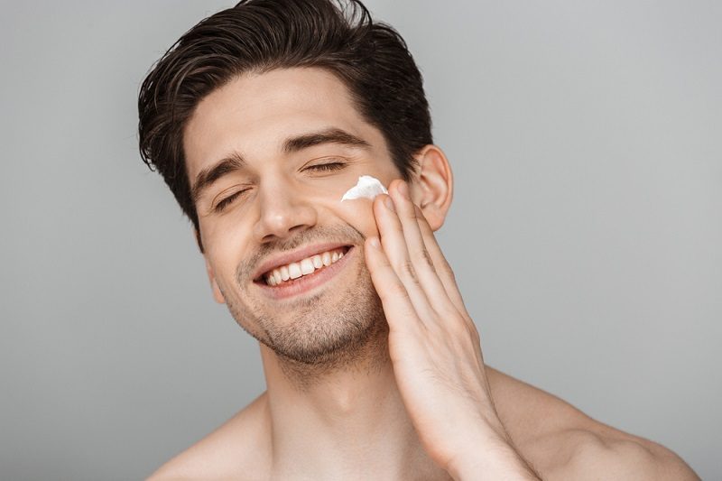 Ứng dụng kem dưỡng da trong quy trình chăm sóc da nam