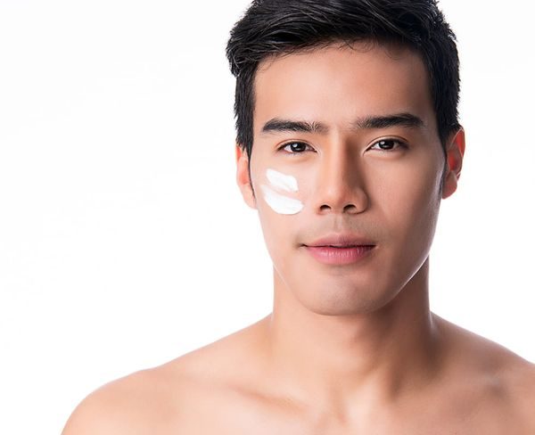 Giải đáp các thắc mắc về con trai có nên dùng kem dưỡng da