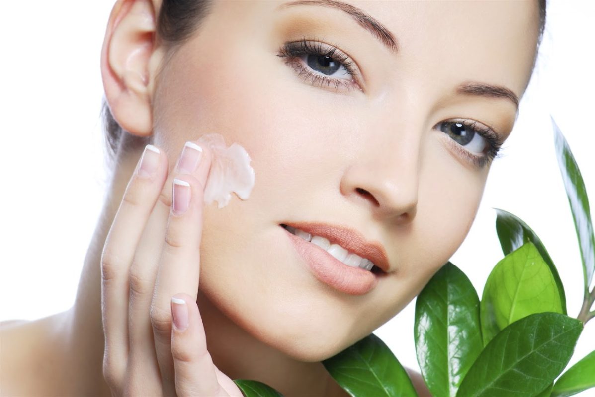 Da mặt khô nên dùng gì tự nhiên?