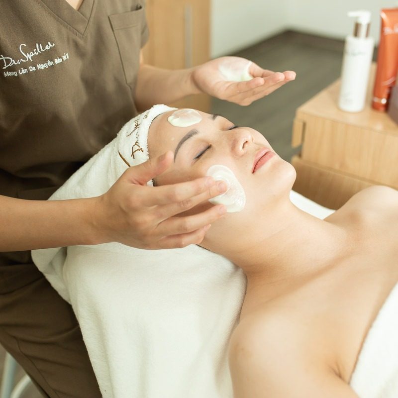 Nếu dùng nguyên liệu tự nhiên không cải thiện bạn nên tham khảo dịch vụ chăm sóc da tại spa