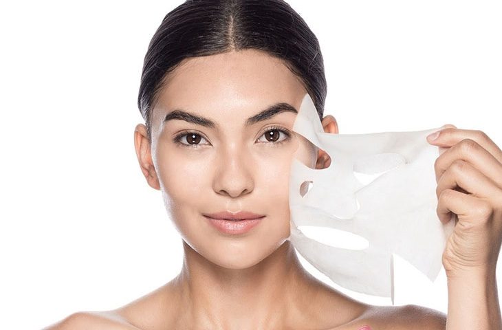 Bạn có biết rằng việc đắp mặt nạ mắt sau khi vừa dùng sản phẩm có chứa retinol hoặc AHA có thể làm tăng nguy cơ kích ứng mạnh?