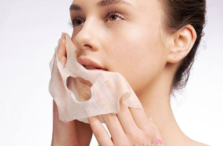 Đắp mặt nạ mắt có cần rửa lại không?
