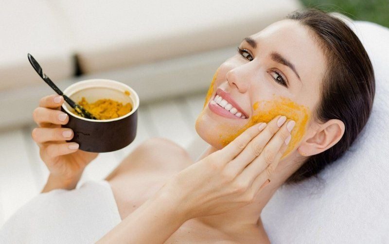 Đắp mặt nạ nghệ không gây dị ứng
