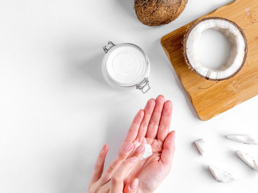 Dầu dừa có làm trắng da không theo góc nhìn y khoa?
