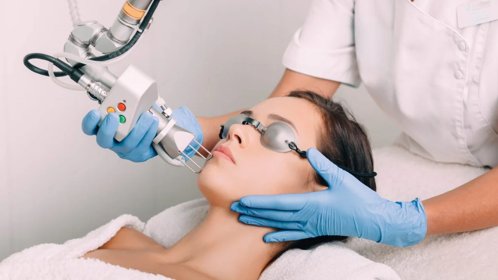 Giải đáp các thắc mắc khi điều trị chàm bằng laser toning