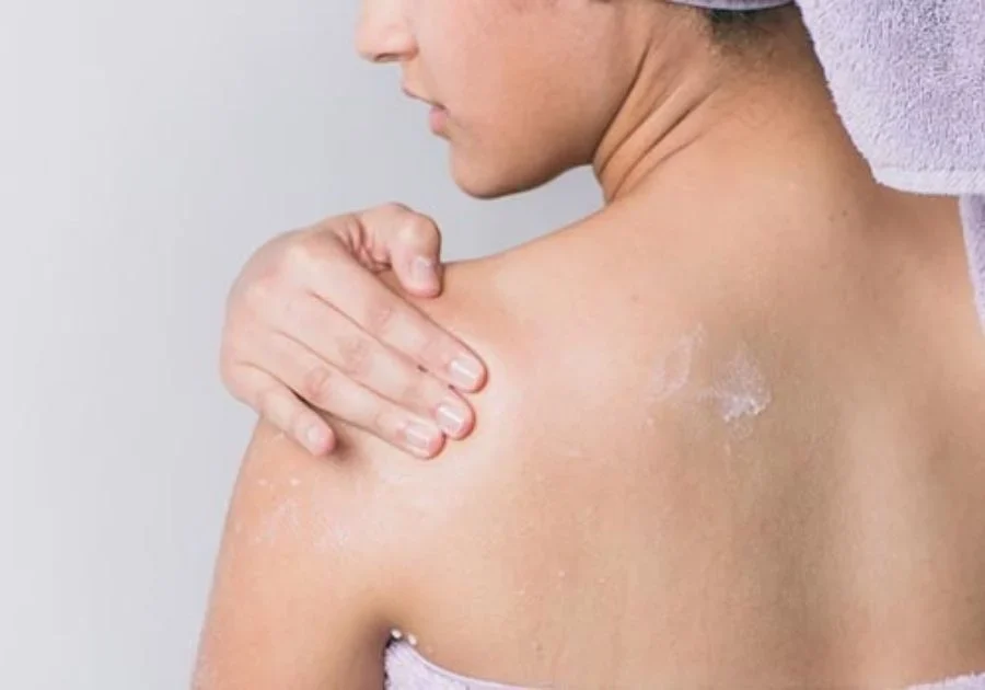 Tại sao nên dùng kem dưỡng trắng da body cho da nhạy cảm