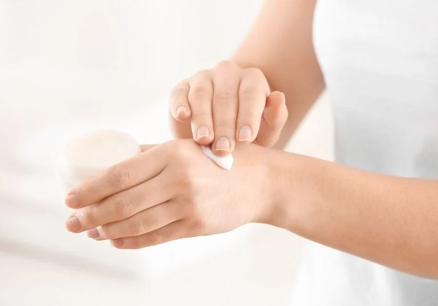 Cách sử dụng kem dưỡng trắng da body cho da nhạy cảm đạt hiệu quả cao