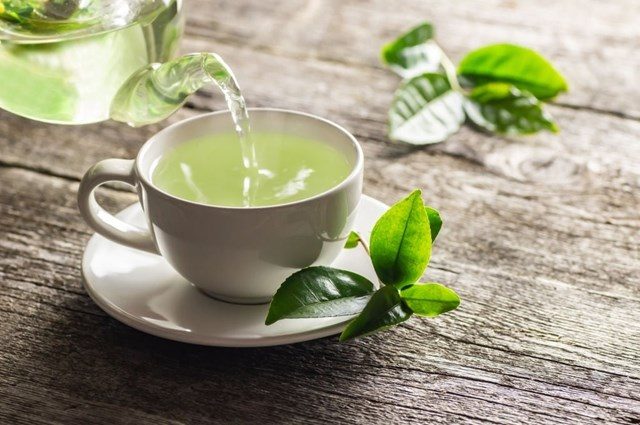 Làm dịu da nhạy cảm bằng trà xanh có thực sự hiệu quả