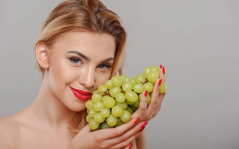 Lợi ích của qua nho đối với làn da là gì? Tìm hiểu dưỡng chất có trong quả nho