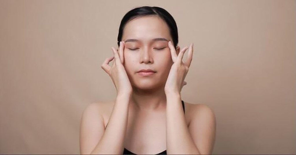 Quy trình massage mặt trước khi ngủ giúp da khỏe đẹp