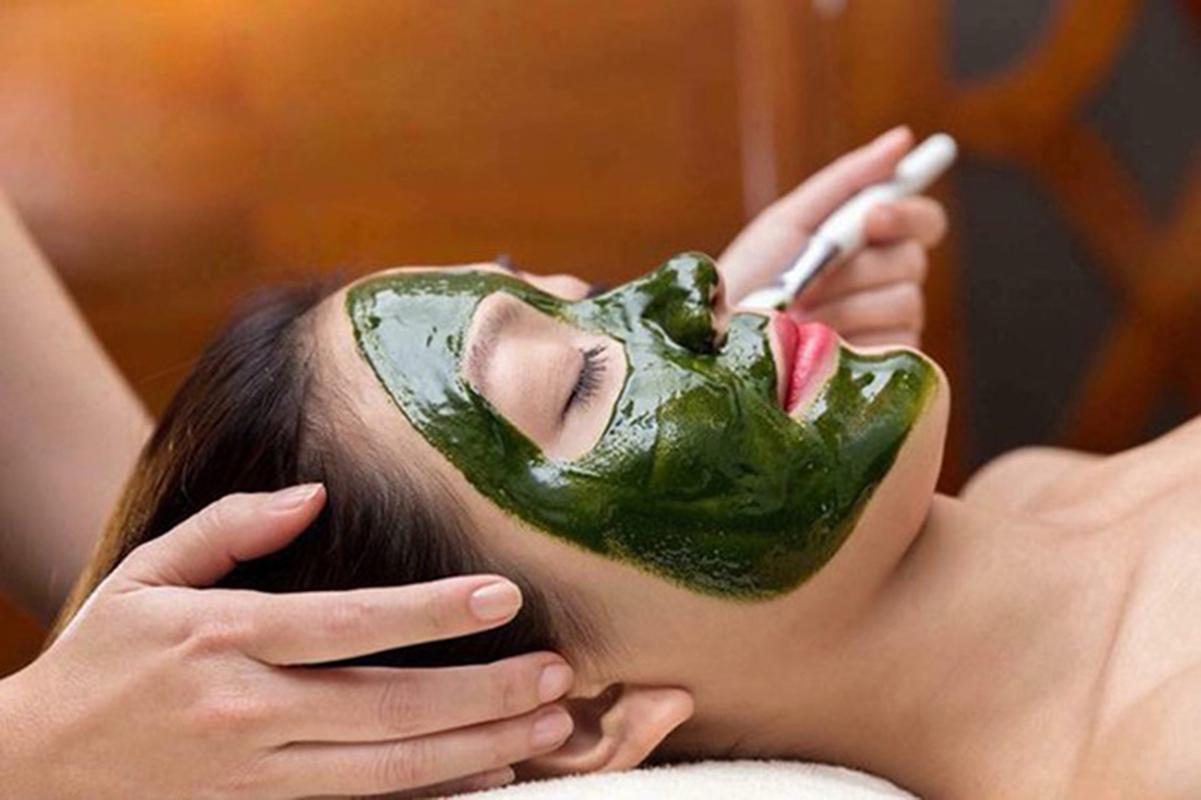 Mỗi loại có ưu nhược điểm riêng, và mặt nạ tảo biển là lựa chọn tốt khi ưu tiên các tác động đa chiều từ làm sạch, cấp ẩm, kháng viêm đến chống lão hóa.