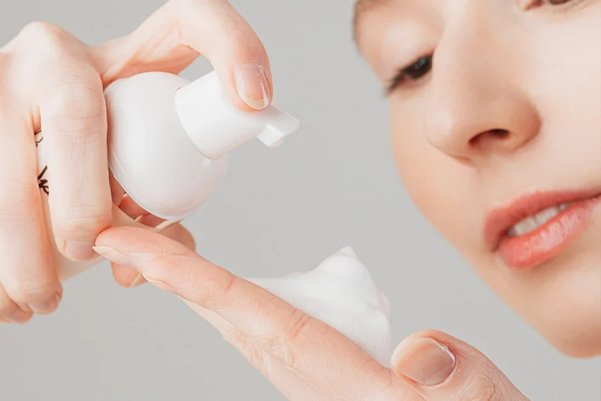 Chăm sóc da sau khi sử dụng sữa rửa mặt mùa đông