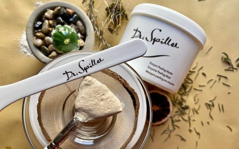 Tẩy da chết giúp ngăn ngừa mụn lưng với sản phẩm Dr.Spiller