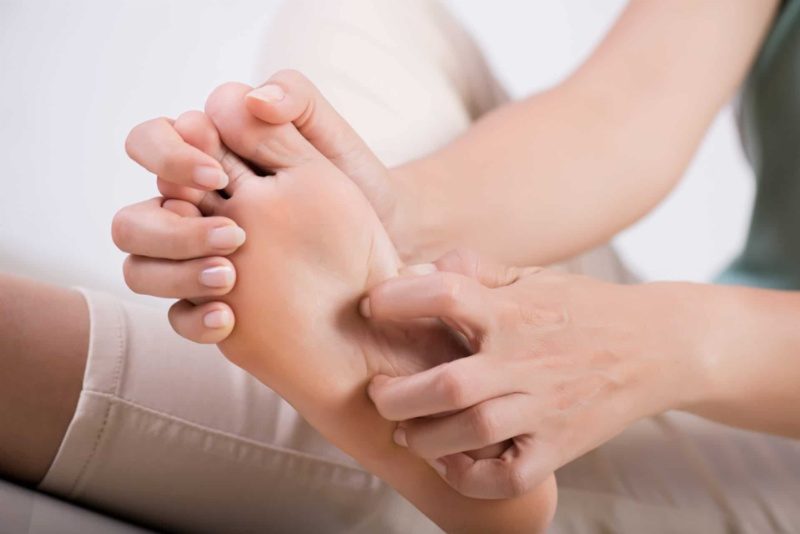 Tìm hiểu Nguyên nhân phổ biến gây ngứa lòng bàn tay bàn chân