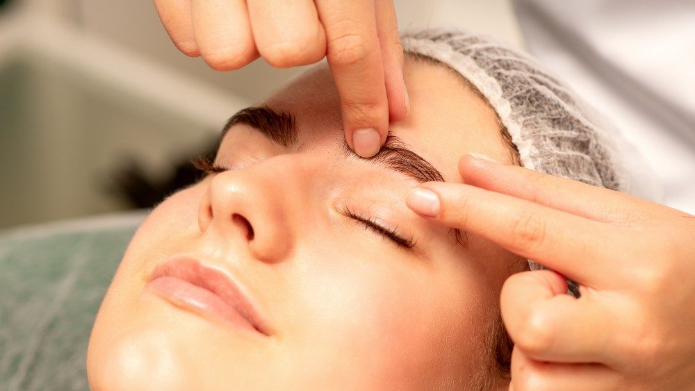 Những lưu ý quan trọng khi thực hiện massage mặt trẻ hóa làn da