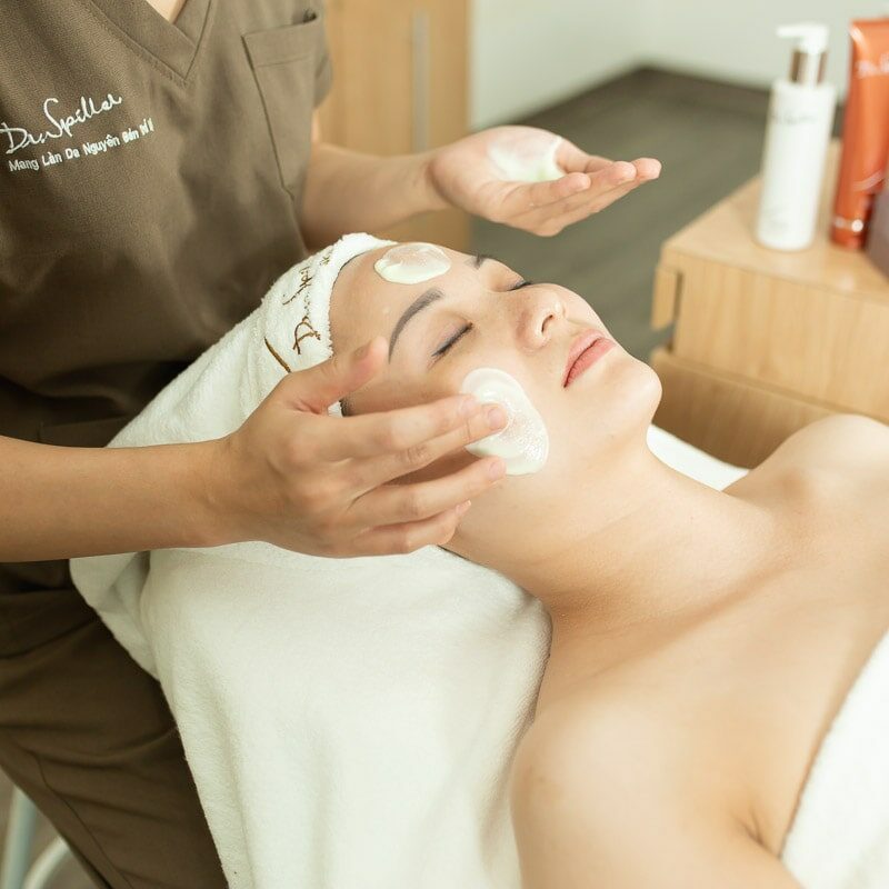 Cách chọn sữa rửa mặt cho da khô
