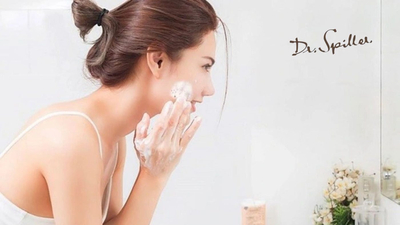 Lưu ý khi sử dụng sữa rửa mặt cho da khô mụn nhạy cảm