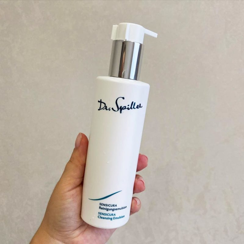 Top 3 sữa rửa mặt cho da nhạy cảm được yêu thích hiện nay