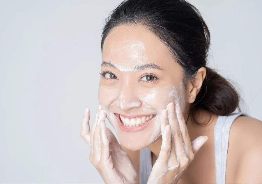 Giải đáp các thắc mắc khi dùng sữa rửa mặt lành tính cho da nhạy cảm