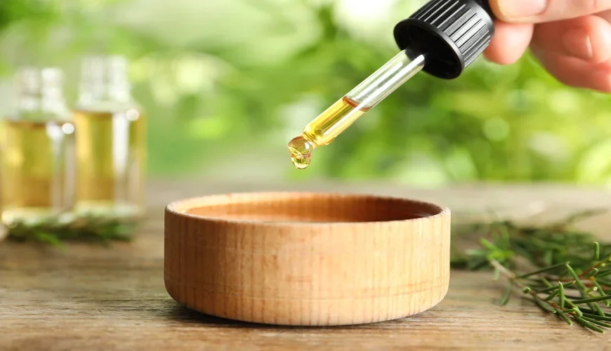 Vậy làm sao để người tiêu dùng có thể nhận biết được loại tea tree oil chất lượng giữa vô vàn sản phẩm trên thị trường?