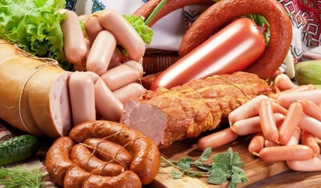 Những nhóm thực phẩm là kẻ thủ của làn da như thực phẩm nấu sẵn, đồ muối...