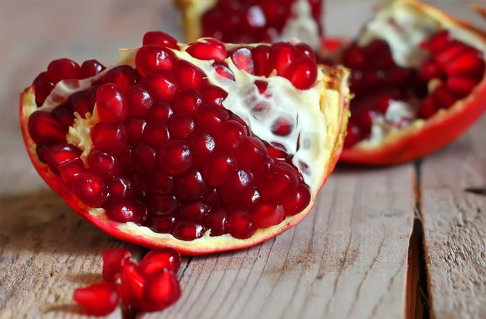 Những Lưu Ý Khi Sử Dụng Tinh Chất Lựu Đỏ