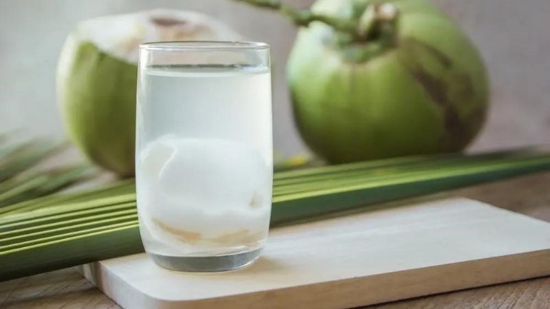 Uống nước dừa mỗi ngày có đẹp da không?