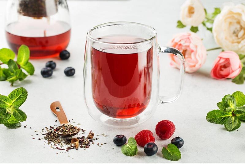 Sử dụng sản phẩm Dr.Spiller chăm sóc da sau khi uống nước lá tía tô làm trắng da