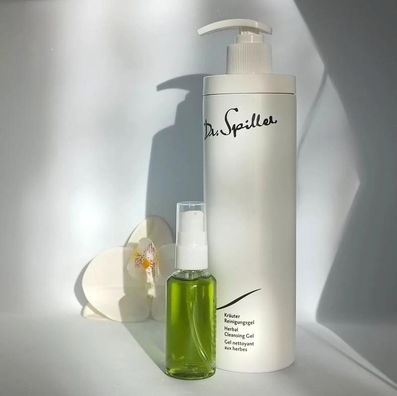 Sản phẩm Dr.Spiller chứa thành phần witch hazel
