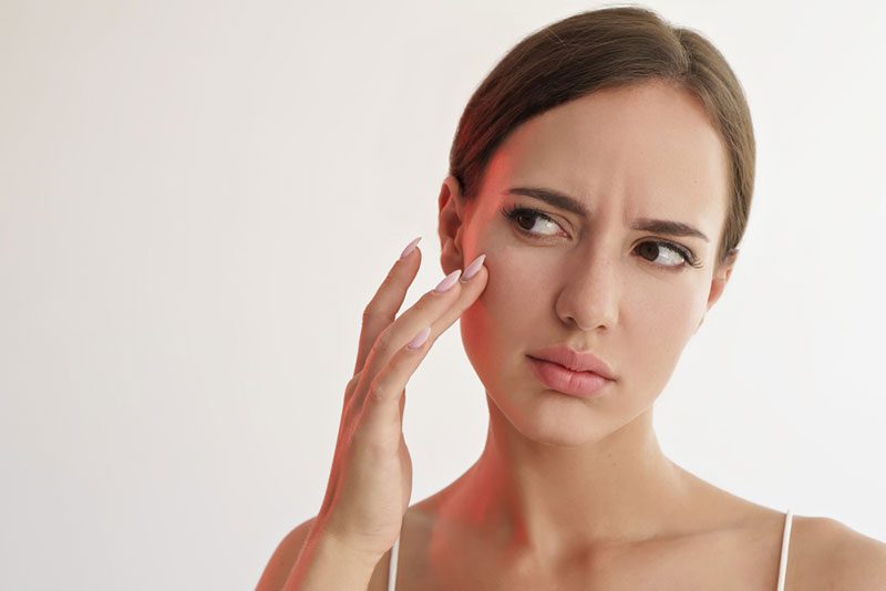 Cách nhận biết da hỗn hợp thiên khô thông qua đặc điểm làn da