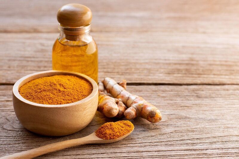 Chính nhờ những đặc tính trên, nghệ không chỉ được sử dụng để trị mụn mà còn rất hiệu quả trong việc giảm thâm nám, bao gồm cả tàn nhang.